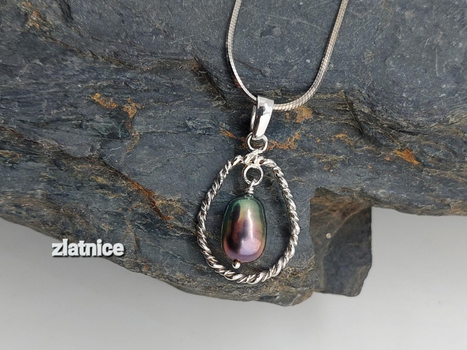 Modelový přívěsek s černou výběrovou perlou Ag