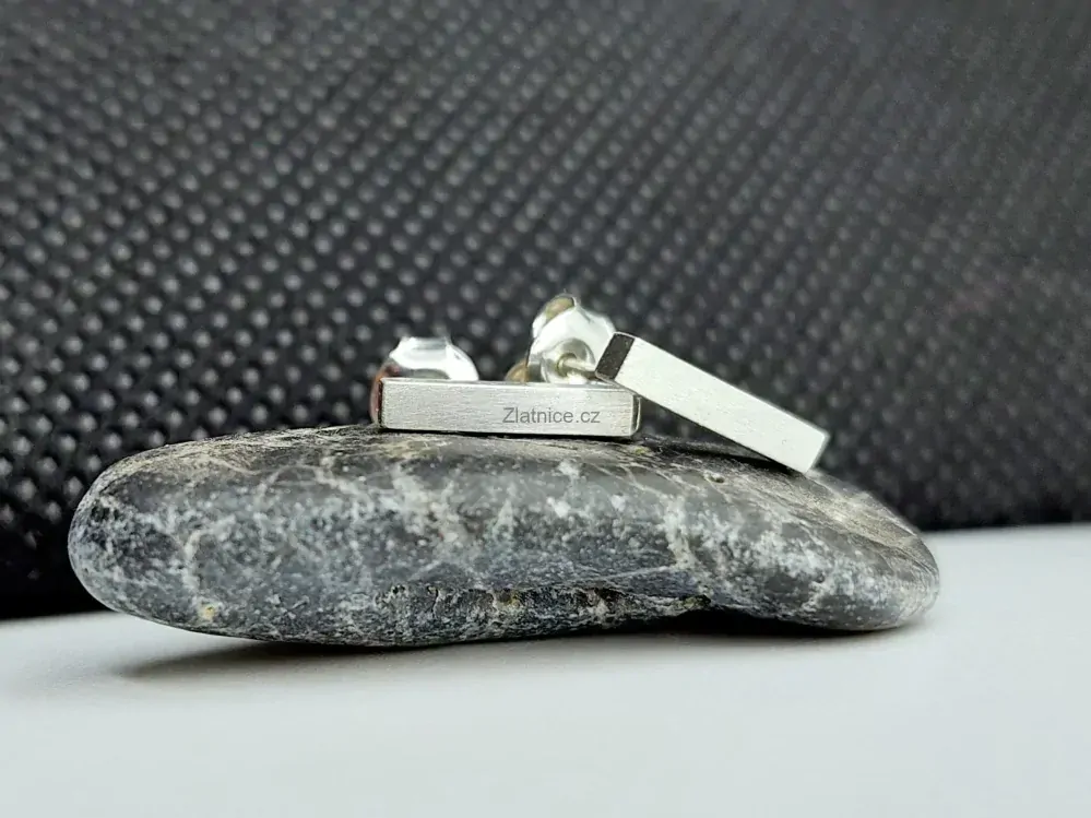 "NADČASOVÉÉ" jemné stříbrné náušnice