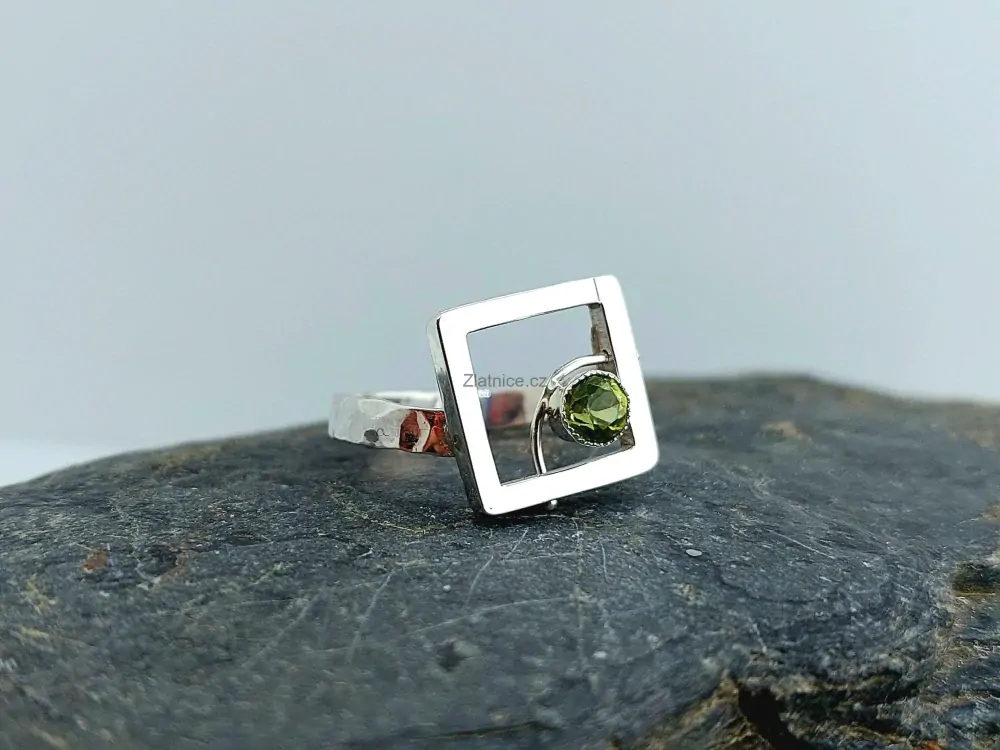 "EVEL" Originální prsten s vltavínem, stříbro