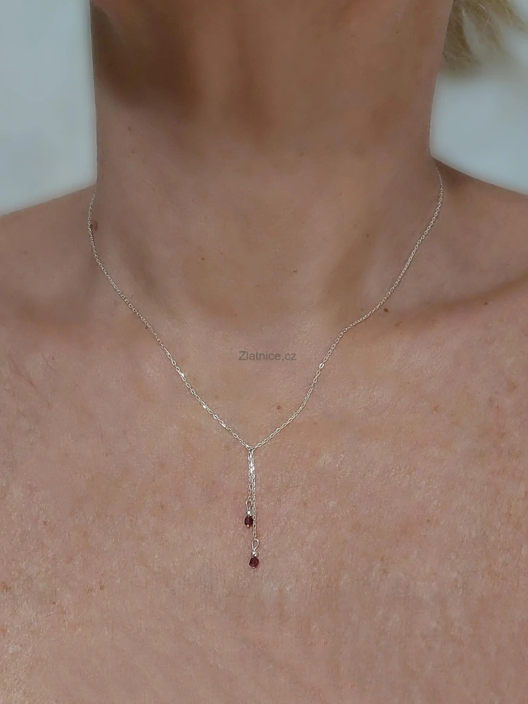 Řetízek modelový jemný stříbrný s granáty