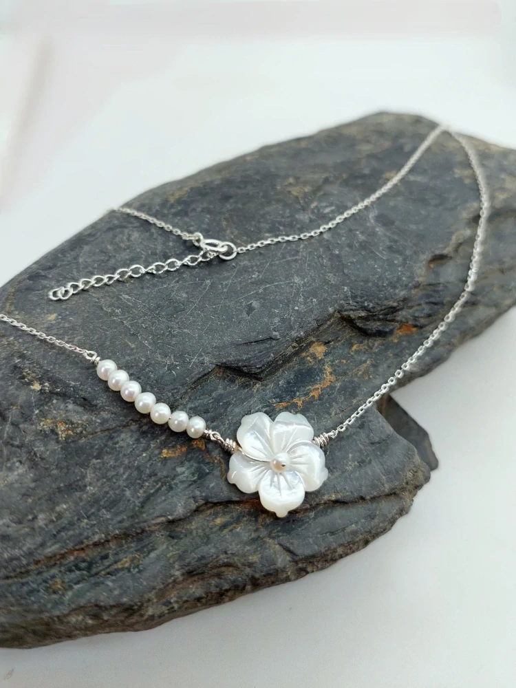 Náhrdelník V KVĚTU perleť, perly , Ag 925