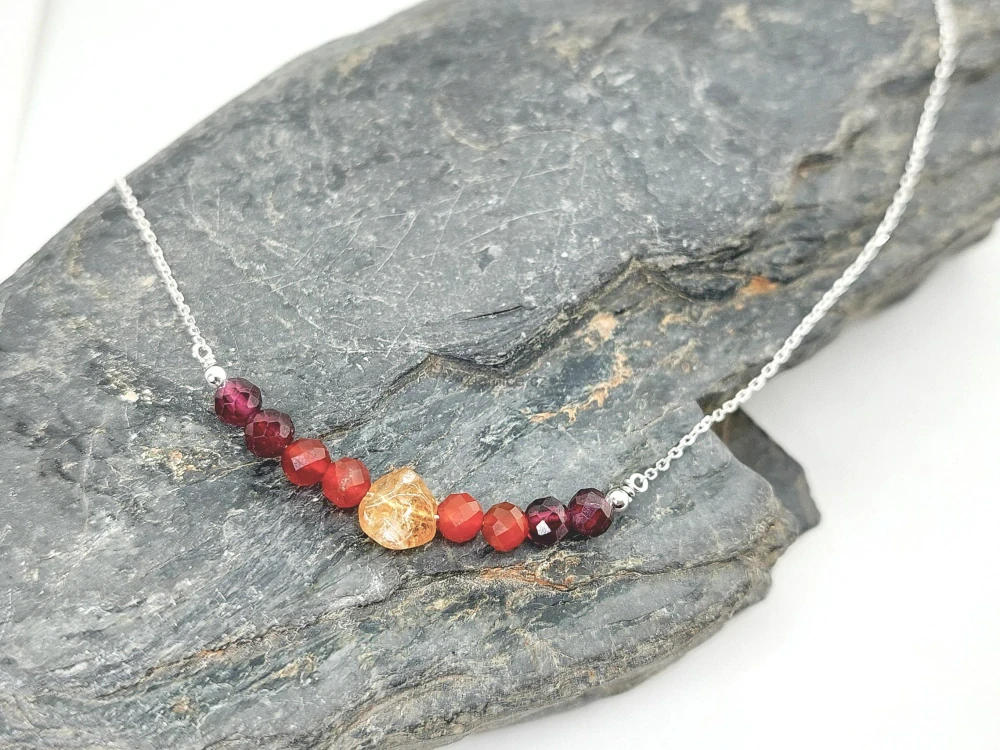 Řetízek brazilský granát, karneol, turmalín 925