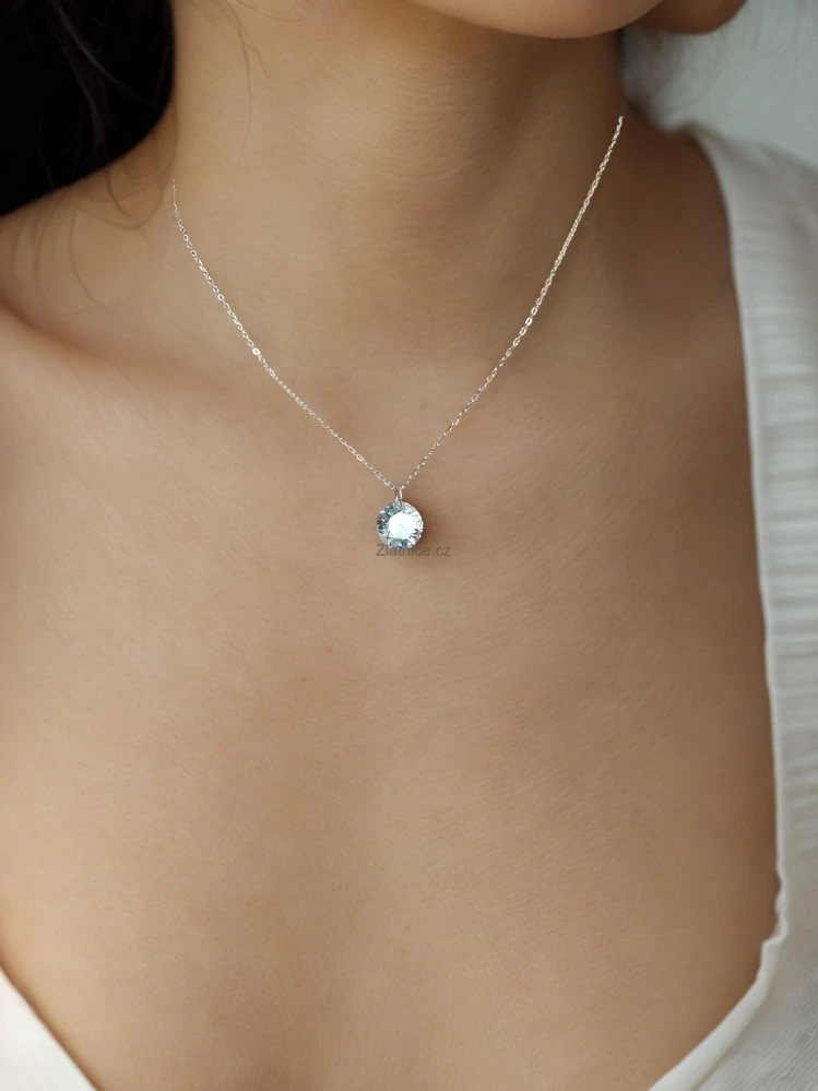 Minimalistický Ag náhrdelník AMI velký zirkon