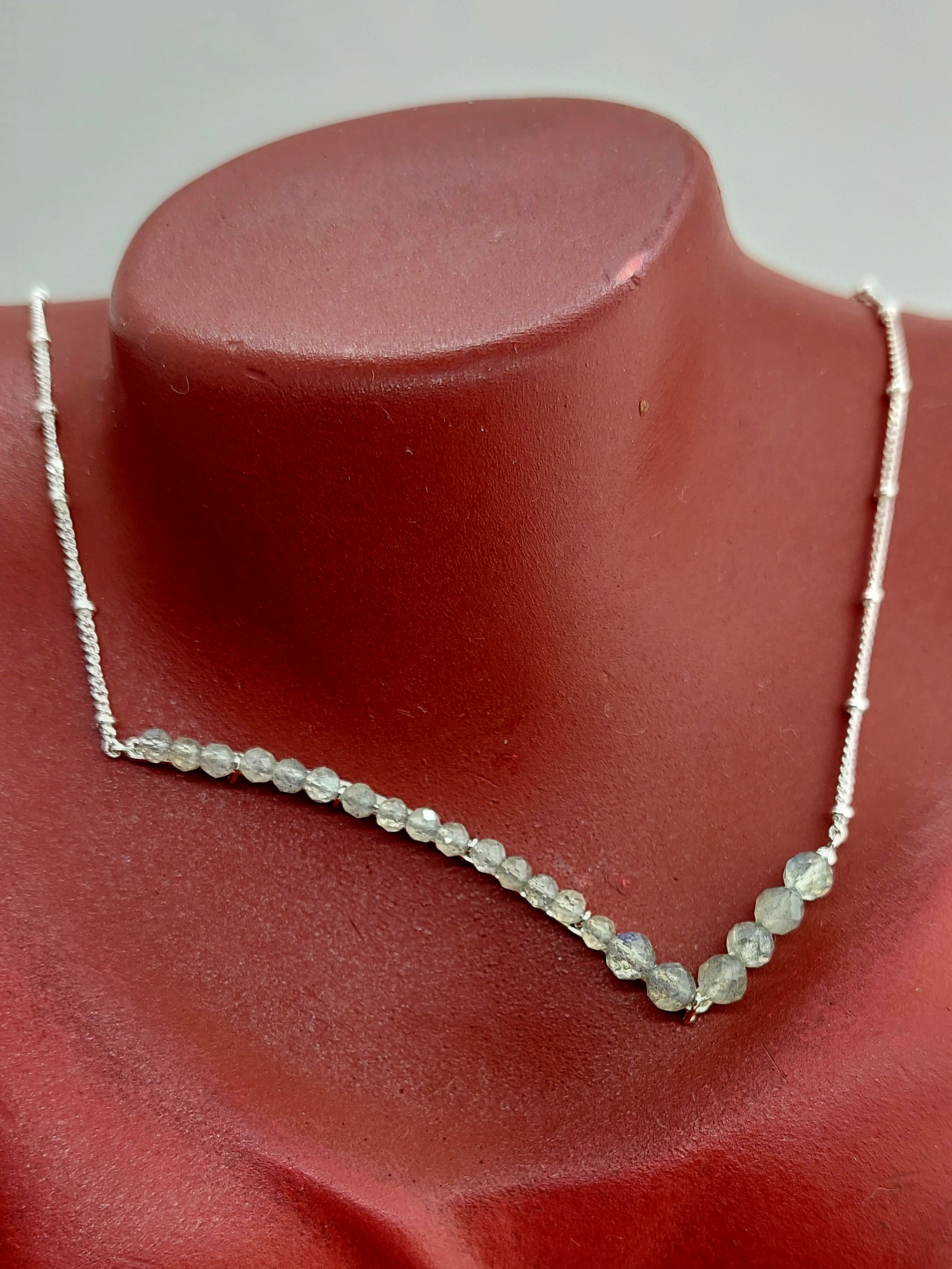 "LAURA" Originální náhrdelník s labradoritem, Ag