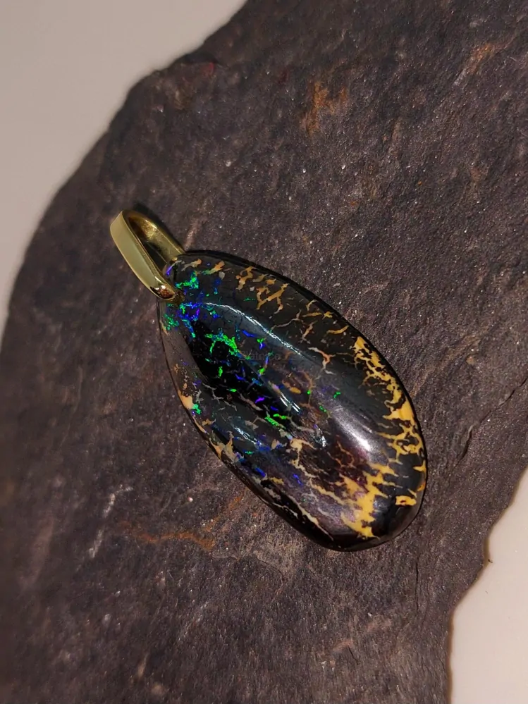 "VLNA" Krásný přívěsek Matrix opál, zlato 14Kt