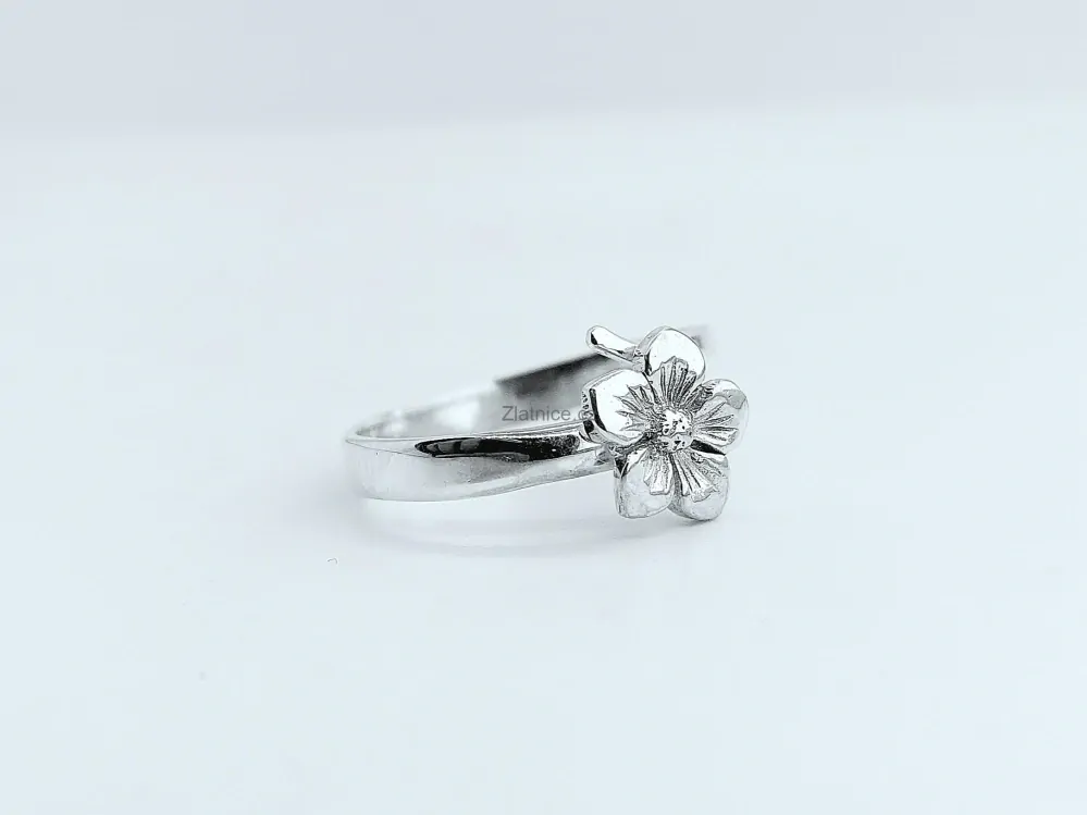 "KVÍTEK" Modelový stříbrný prsten