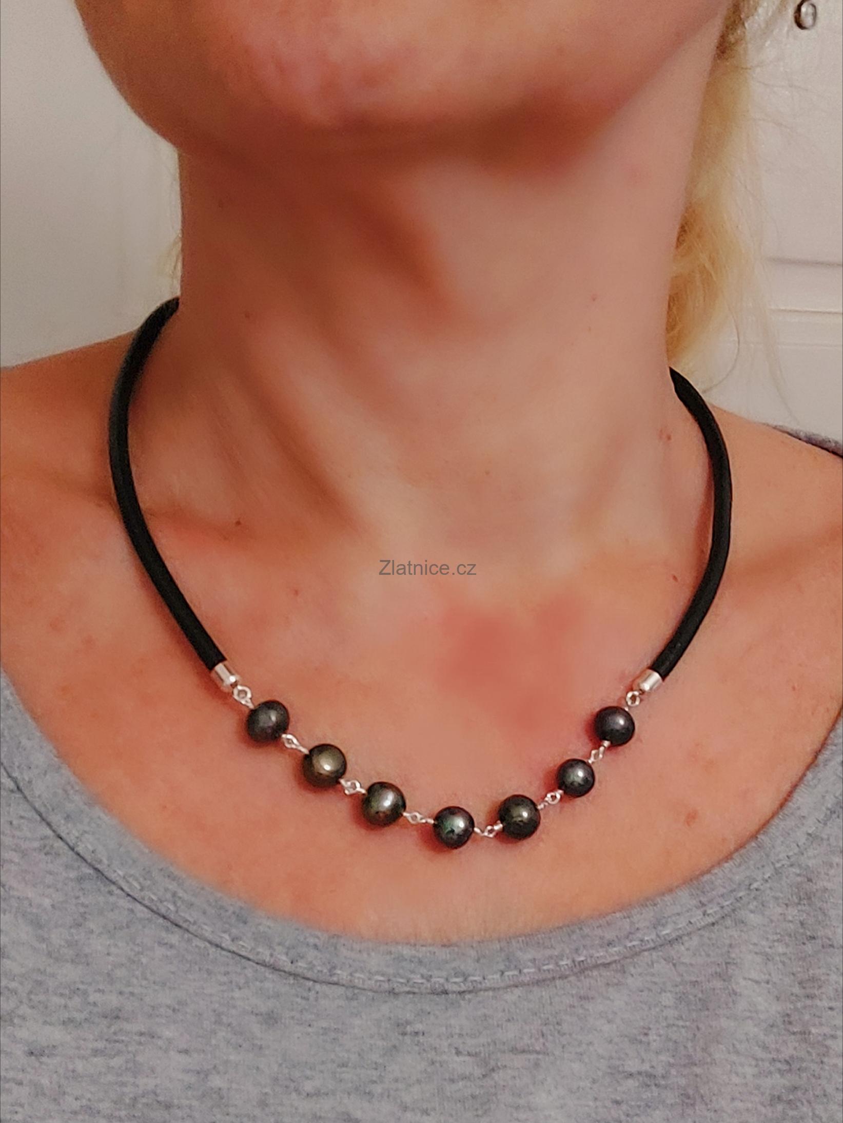 "SAM" kožený náhrdelník s černými perlami, Ag