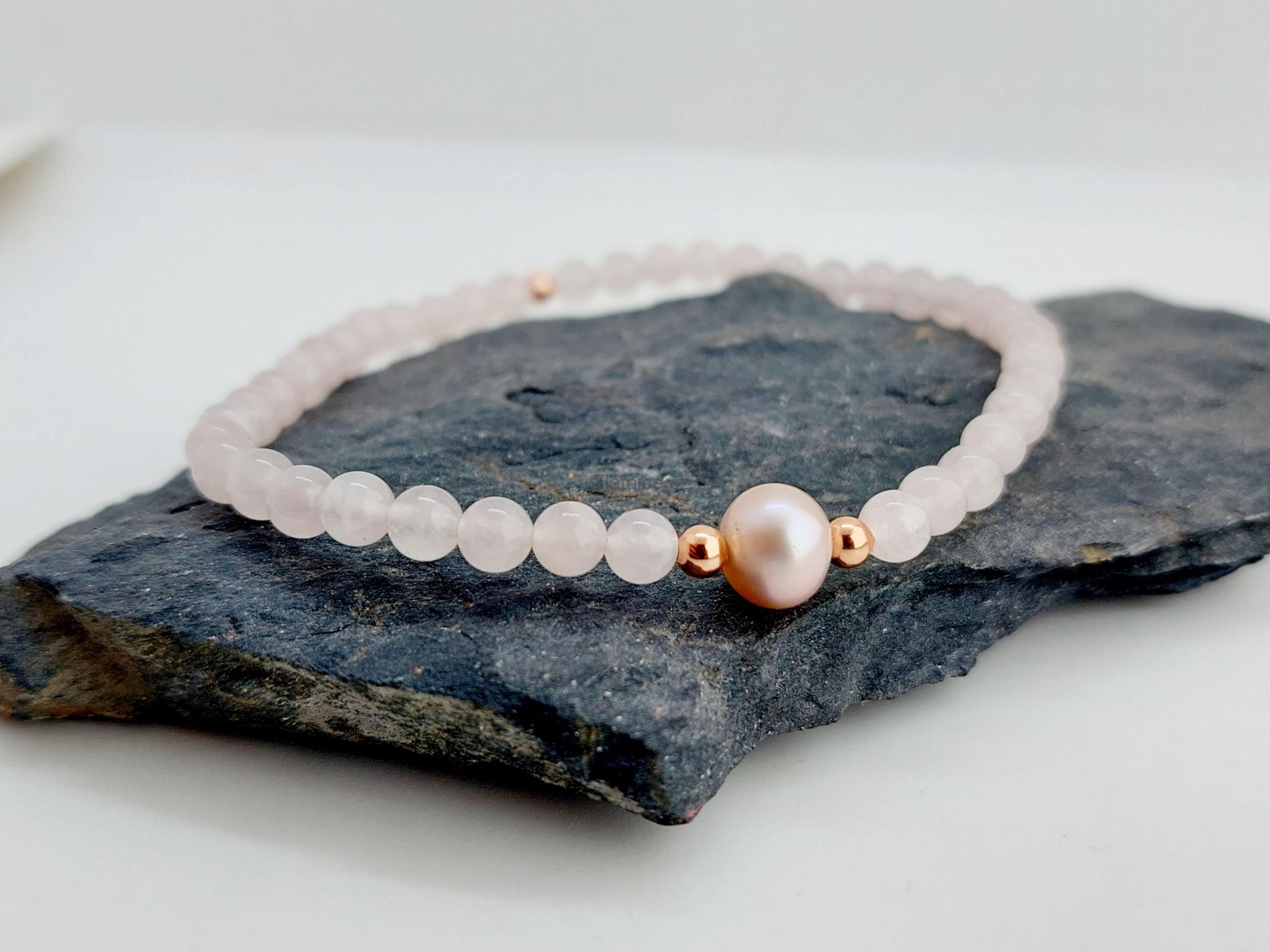 RUI stříbrný(pozlaceno 14Kt růžovým zlatem) náramek s pravým růženínem a perlou