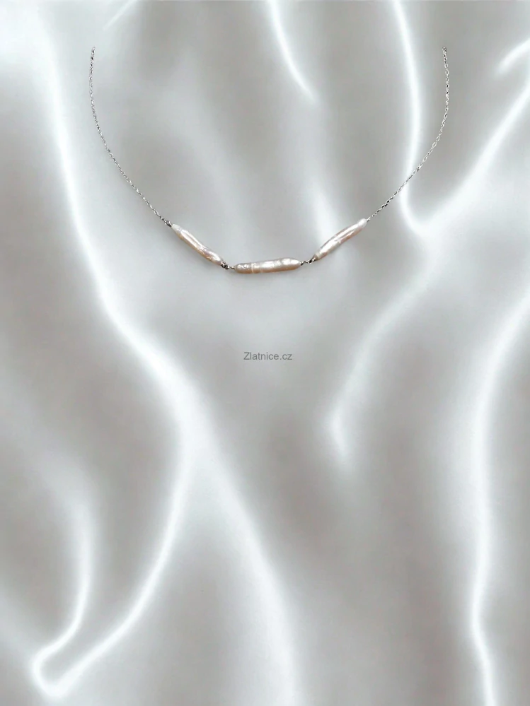 Modelový náhrdelník LIBI s větvičkovými perlami