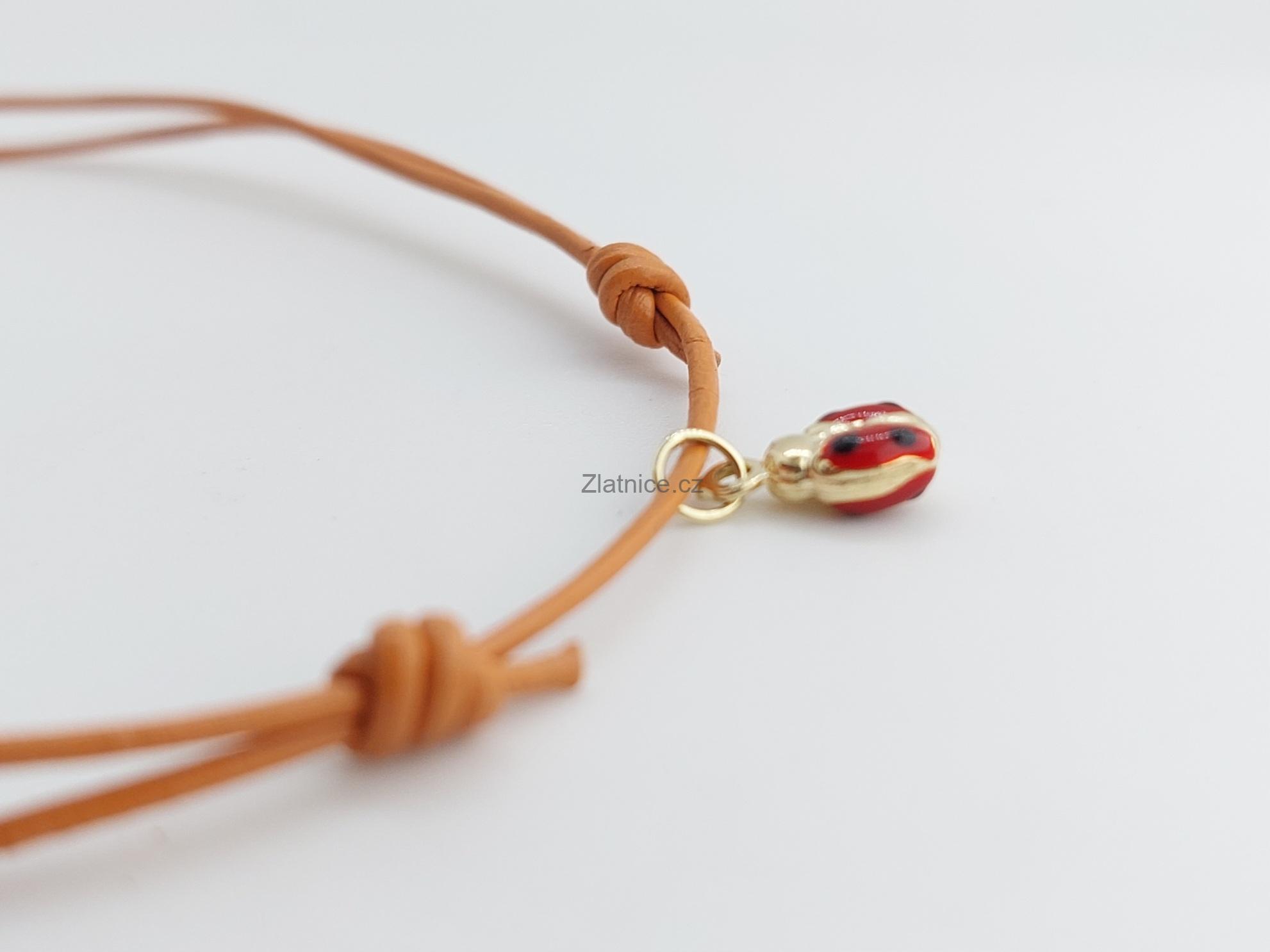 Dětský zlatý přívěsek BERUŠKA na kůži 