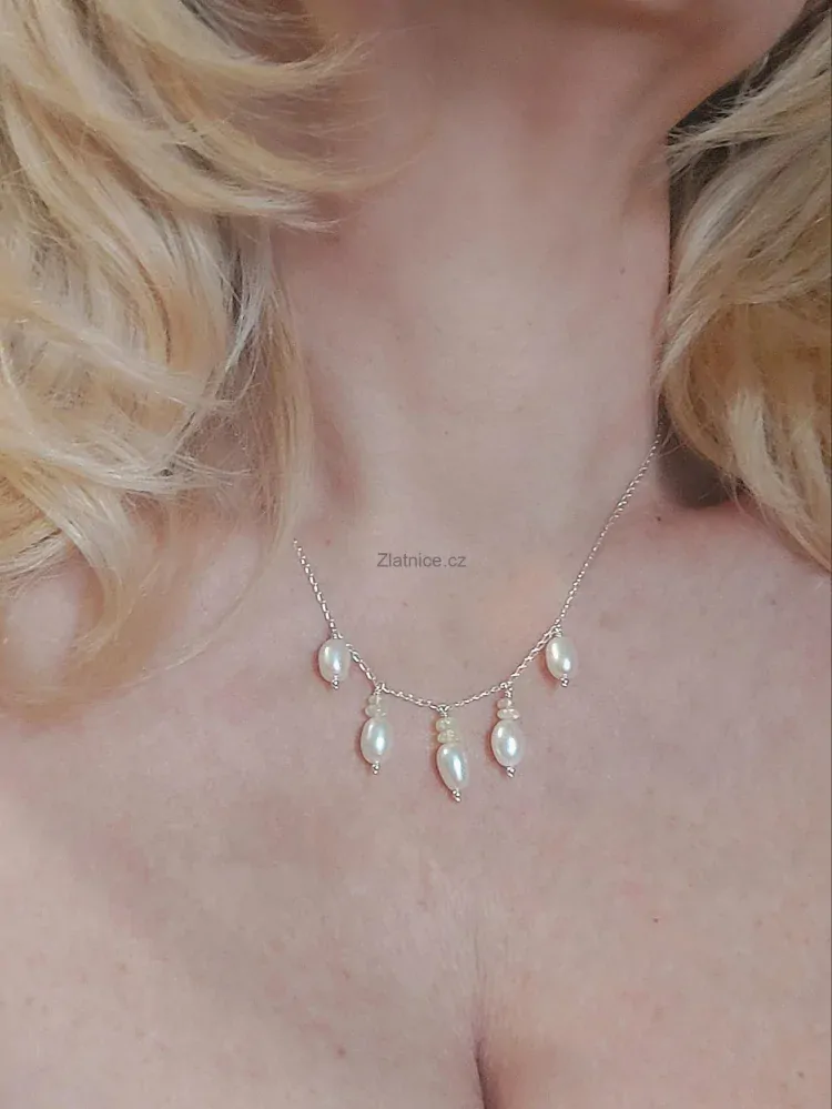 V zajetí opálů....Stříbrný náhrdelní- perly a opál