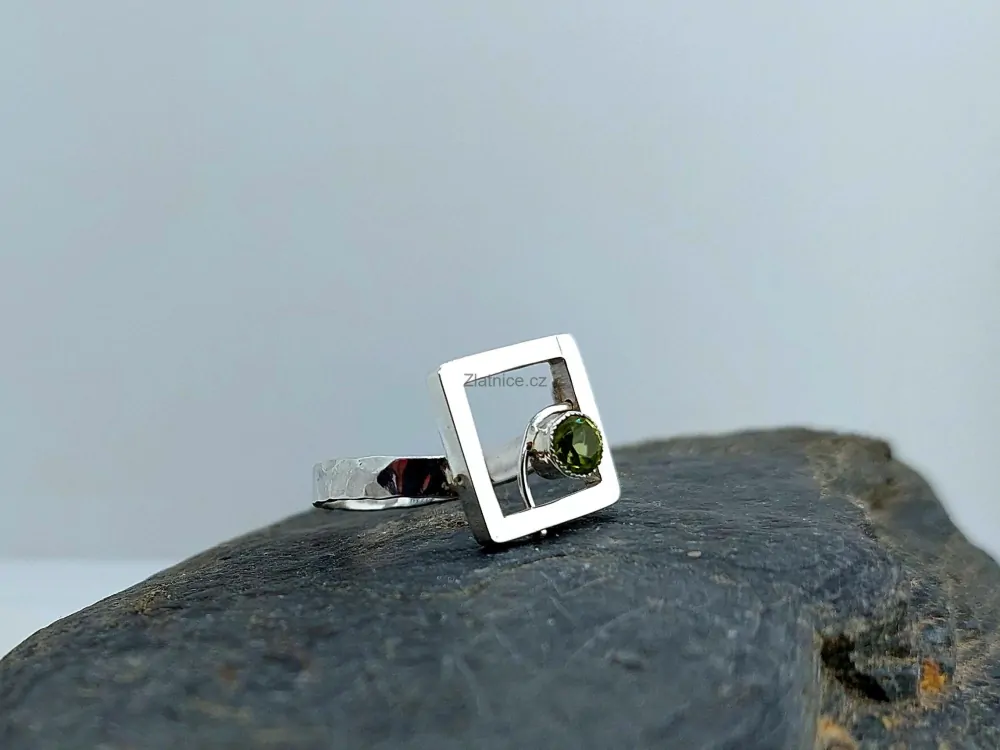 "EVEL" Originální prsten s vltavínem, stříbro