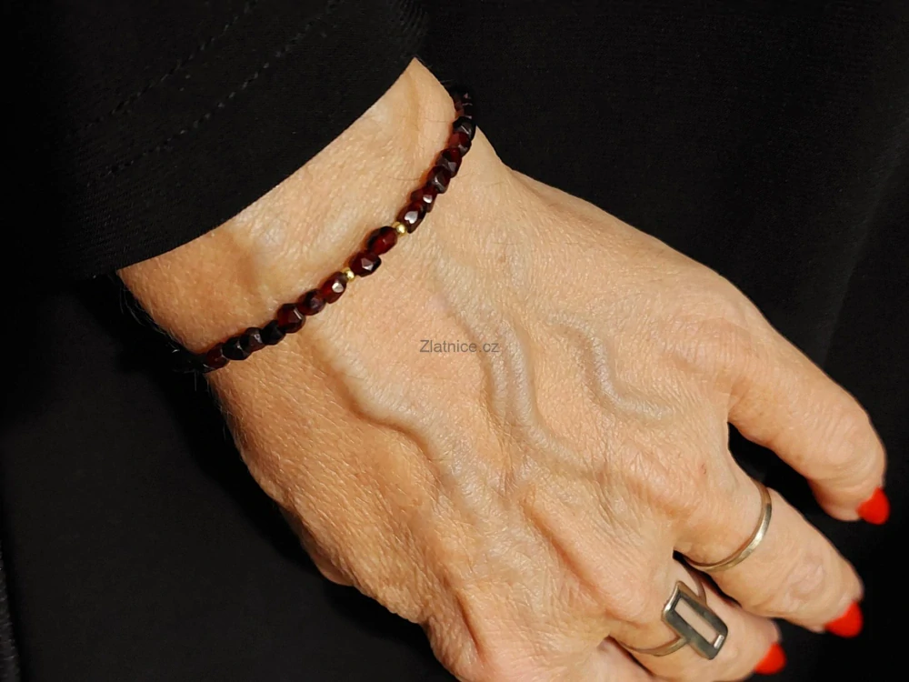 Náramek VIKTORIE pravý český granát 1860