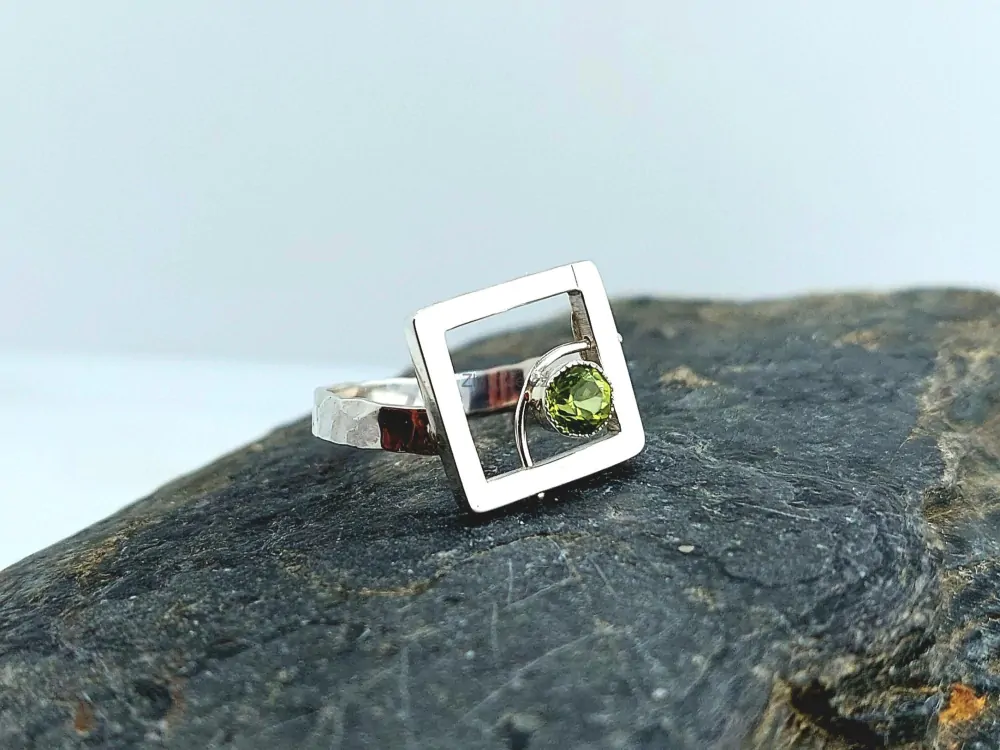 "EVEL" Originální prsten s vltavínem, stříbro