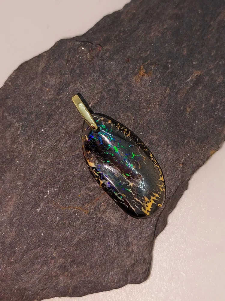 "VLNA" Krásný přívěsek Matrix opál, zlato 14Kt