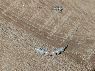 Řetízek sladkovodní perly, ohnivý etiopský opál, Ag 925