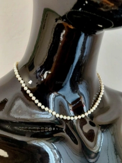 Náhrdelník DIDI bílé perly AAAA 5 mm, žluté zlato